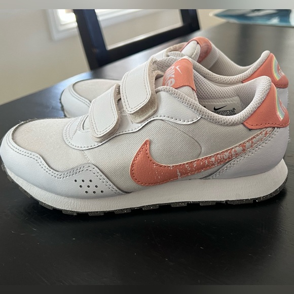 Nike MD Valiant SE (PS) Little Kids' Shoes White-Cave Stone-Aura - Picture 1 of 6